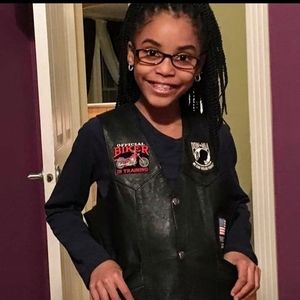 Meet your Posher, Ebony